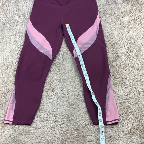 Fabletics Define High-waisted Capri Burgundy/ Vintage - Picture 3 of 11